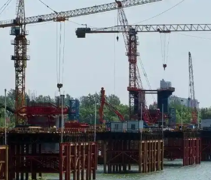 合武高鐵六安金裕淠河特大橋建設(shè)中的得力助手冠航手拉葫蘆